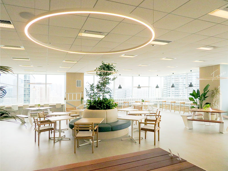 カフェテリア風景